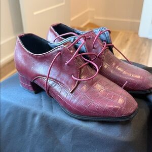 Women’s Burgundy Lace-Up Dress Shoes